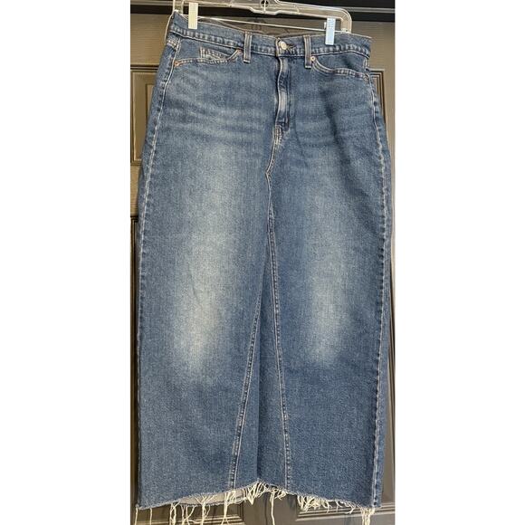 Levi Strauss Women's Denim Medium Wash Maxi Skirt With Back Slit Size 8 - Picture 1 of 7
